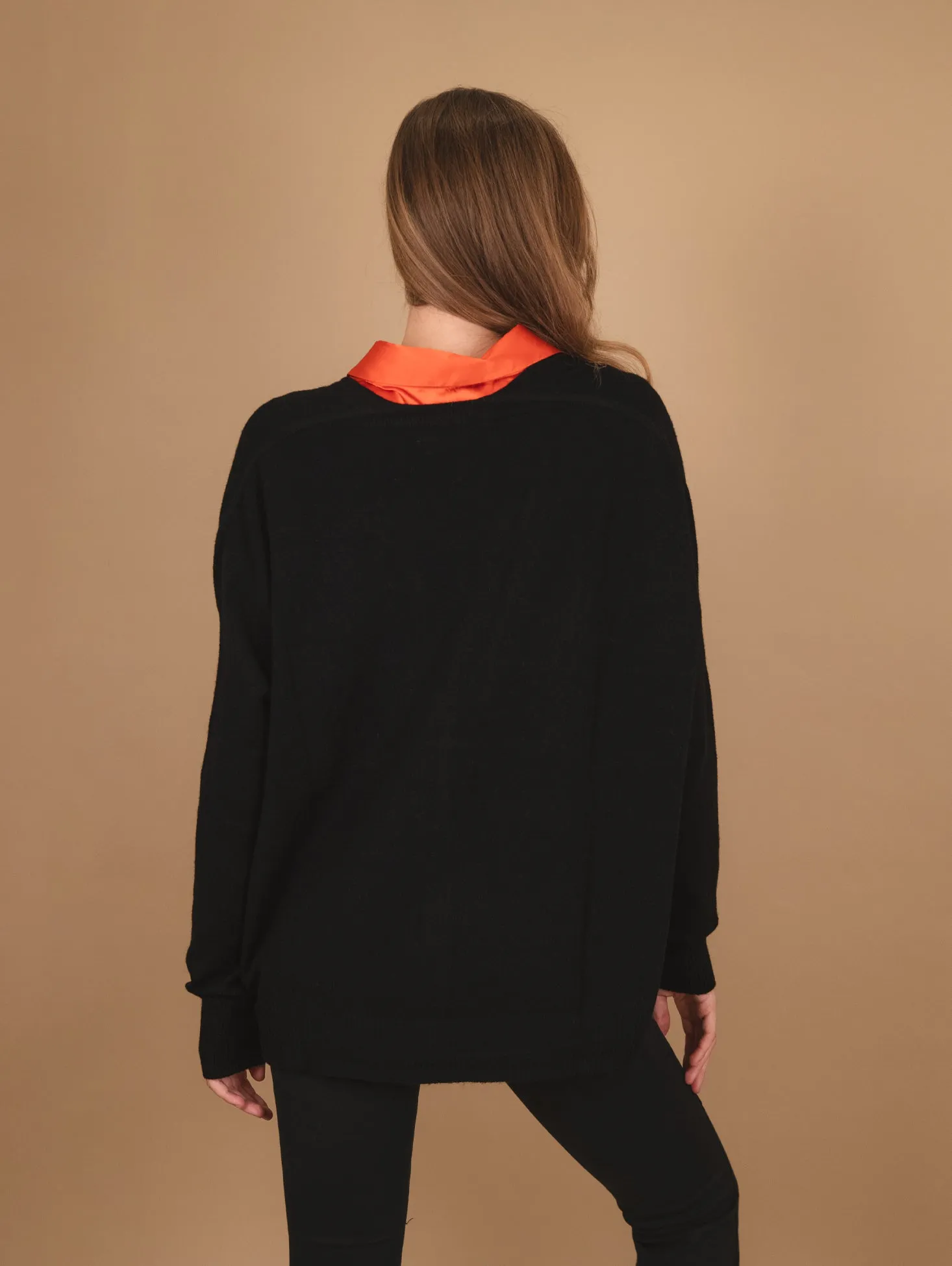 CARDIGAN OVER CON BOTTONI IN MADREPERLA NERO