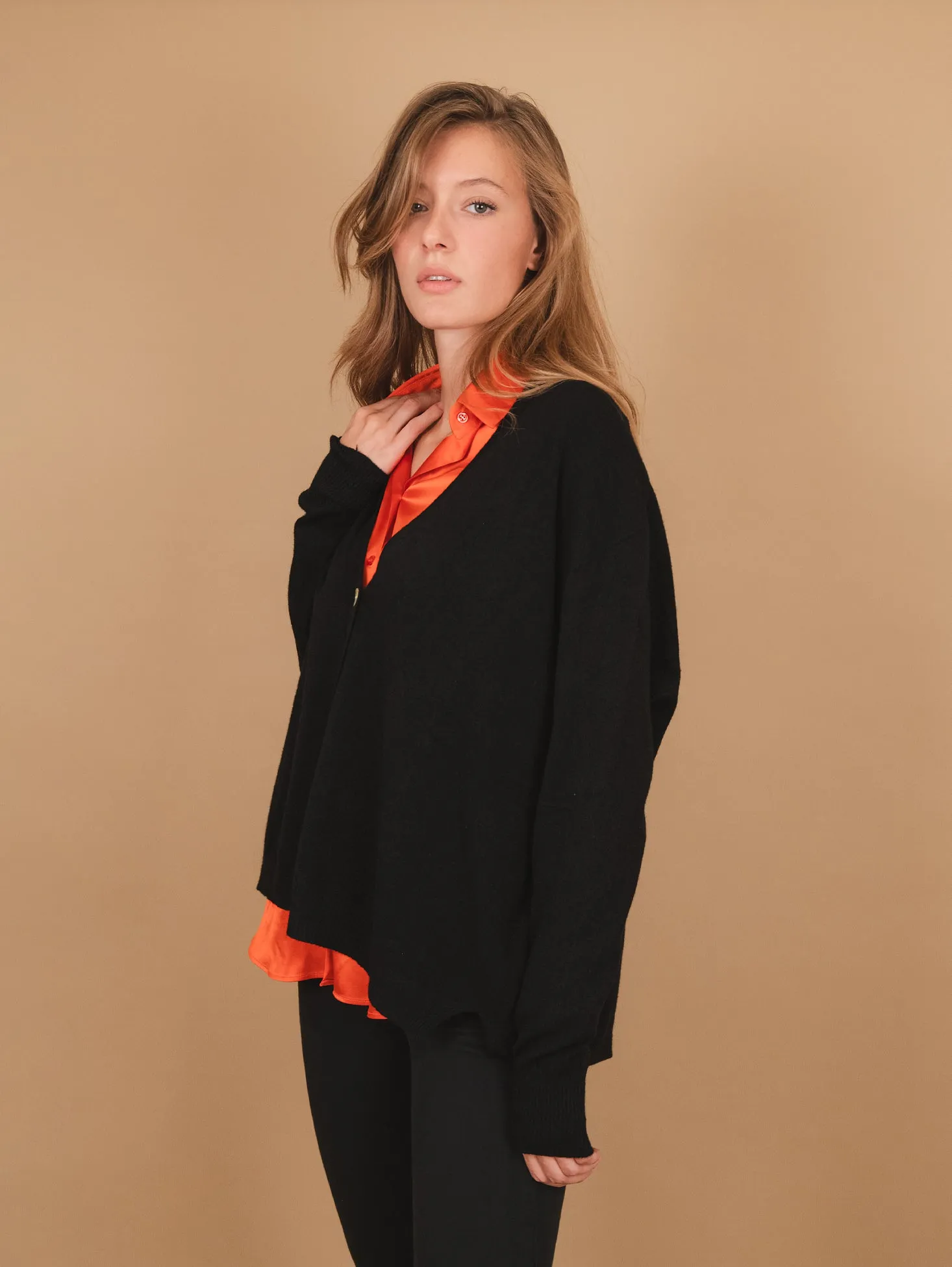 CARDIGAN OVER CON BOTTONI IN MADREPERLA NERO